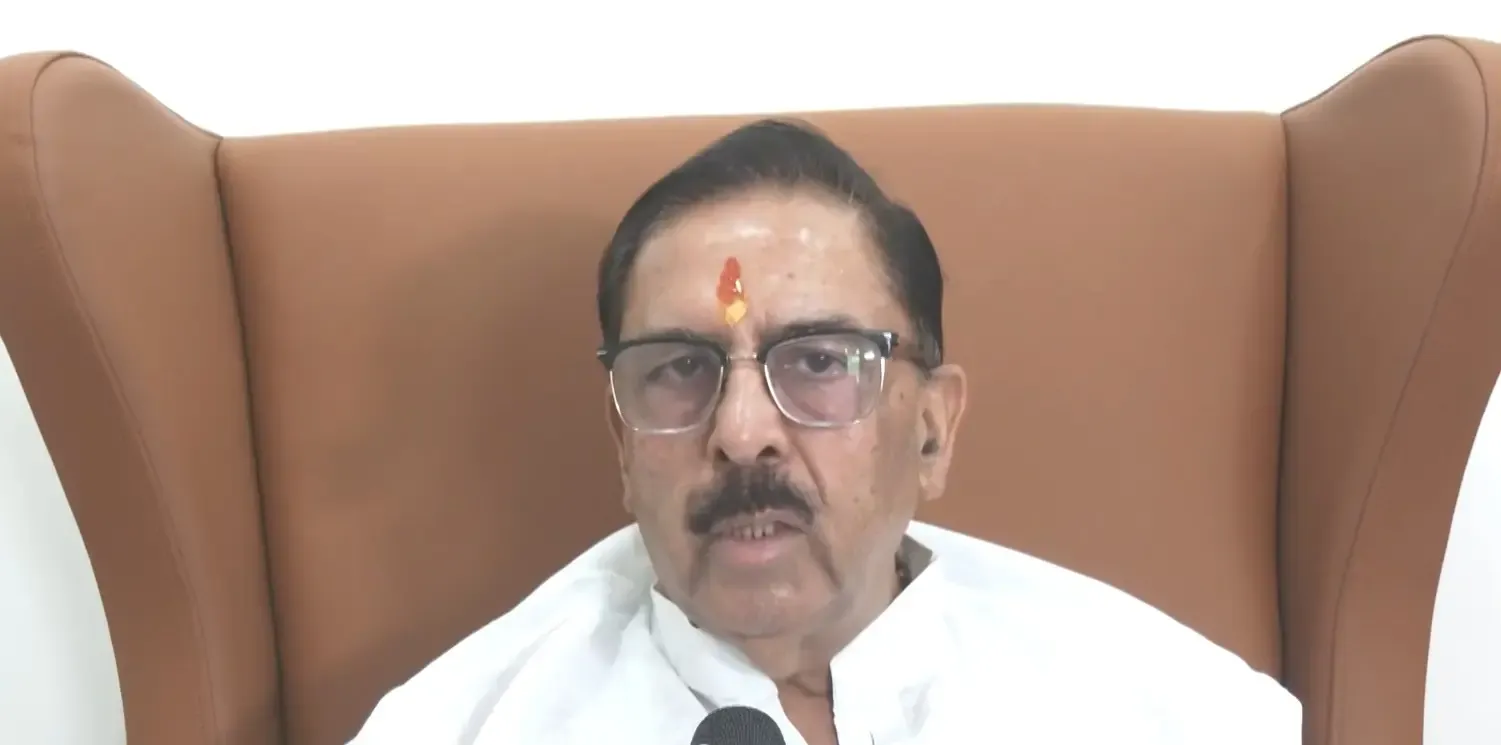भाजपा नेता अरुण चतुर्वेदी का विपक्ष पर पलटवार: 'भारत के लोकतंत्र की जड़ें गहरी, रिजीम चेंज असंभव'