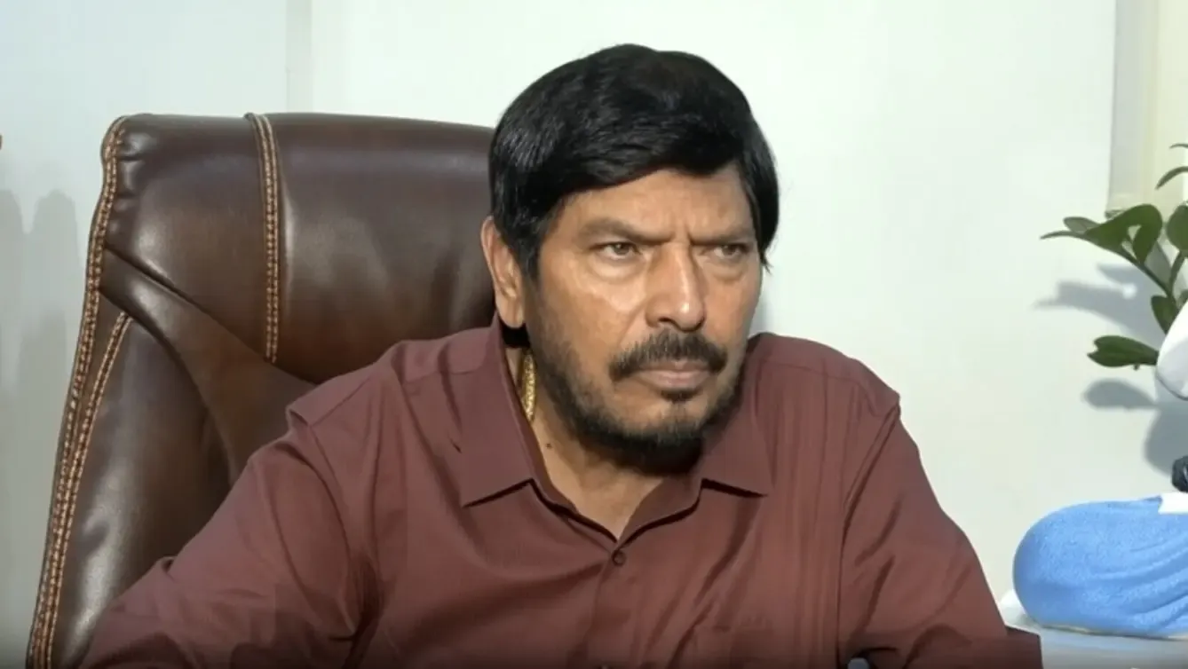 क्या सरकार वास्तव में किसी को परेशान नहीं कर रही? रामदास आठवले का बयान