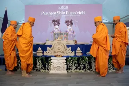 भारत से पहुंची पहली शिलाएं, फ्रांस में बीएपीएस के पहले पारंपरिक हिंदू मंदिर निर्माण की ऐतिहासिक शुरुआत