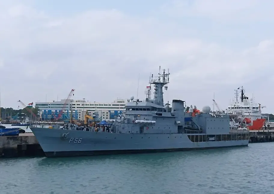 क्या भारतीय नौसेना का पहला ट्रेनिंग स्क्वाड्रन सिंगापुर पहुंचा?