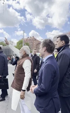 PM मोदी का स्वीडन दौरा: गुटेनबर्ग में भारतीय समुदाय का उत्साहपूर्ण स्वागत, द्विपक्षीय व्यापार ₹64,000 करोड़ पार
