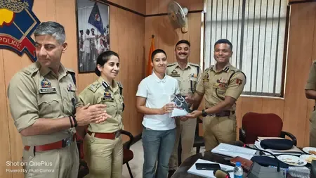 भारतीय सेना में चयनित मृगु सांब्याल को मिला सम्मान, डीआईजी और एसएसपी ने किया स्वागत