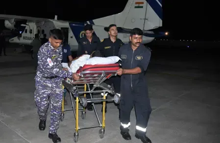 भारतीय तटरक्षक बल ने बचाई 55 साल के मरीज की जान, रात में अगाती द्वीप से किया रेस्क्यू