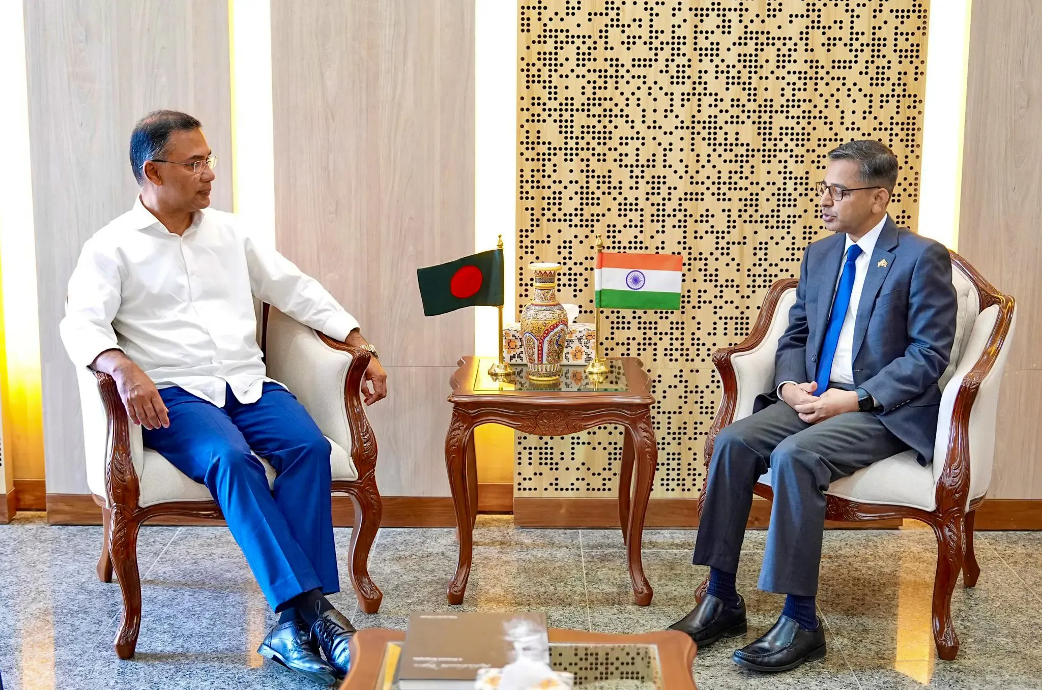 भारतीय उच्चायुक्त प्रणय वर्मा और पीएम तारिक रहमान के बीच हुई महत्वपूर्ण चर्चा