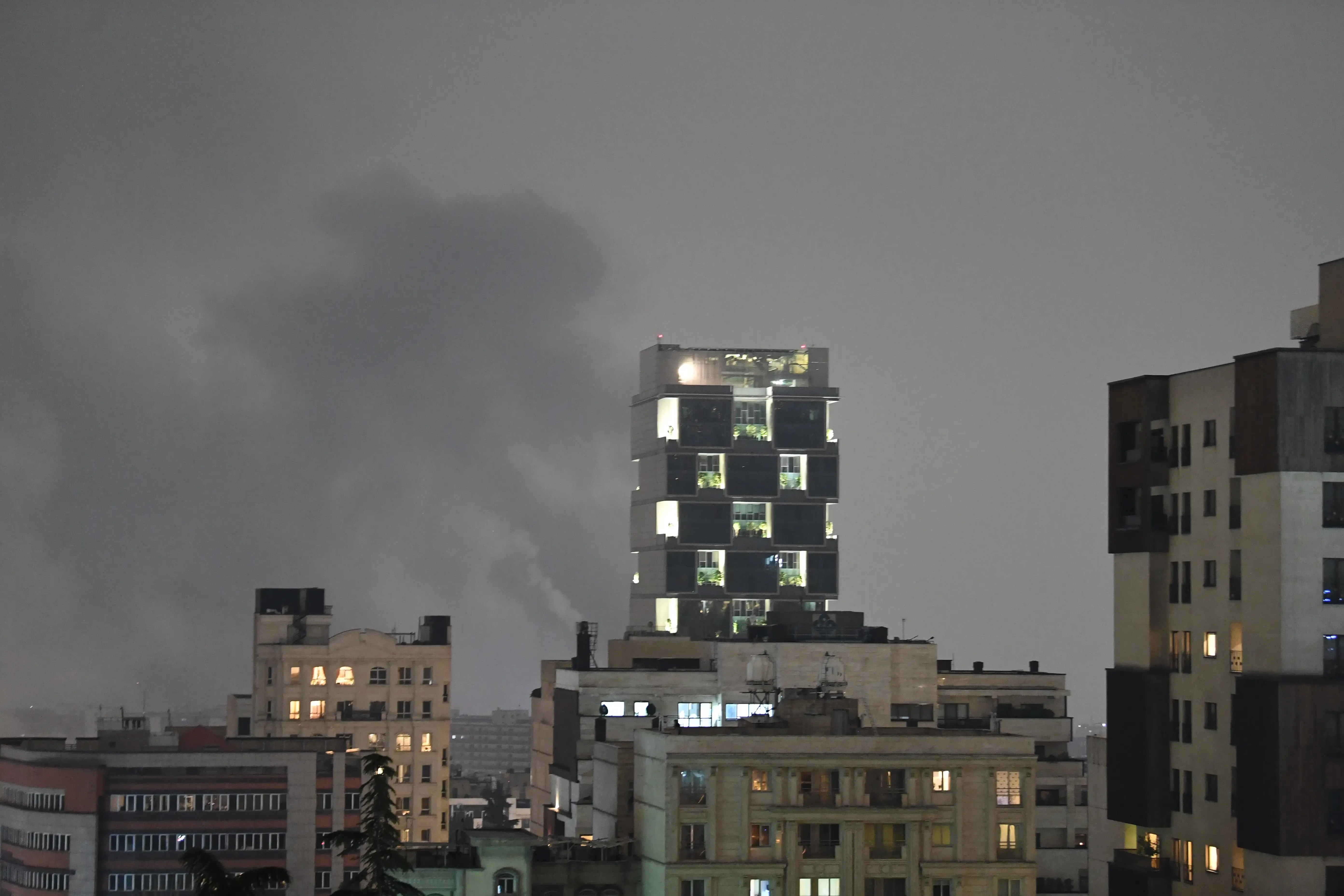 ईरान में भारतीय नागरिकों के लिए भारतीय दूतावास की चेतावनी: सीमा पार न करें