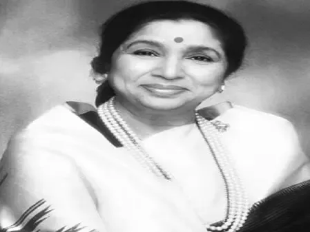 संगीत जगत के लिए यह एक अपूरणीय क्षति, आशा भोसले के निधन से फिल्म जगत में शोक की लहर