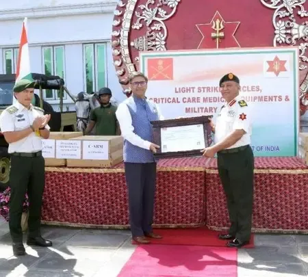 भारतीय विदेश सचिव ने काठमांडू में नेपाली सेना को सैन्य वाहन भेंट किए