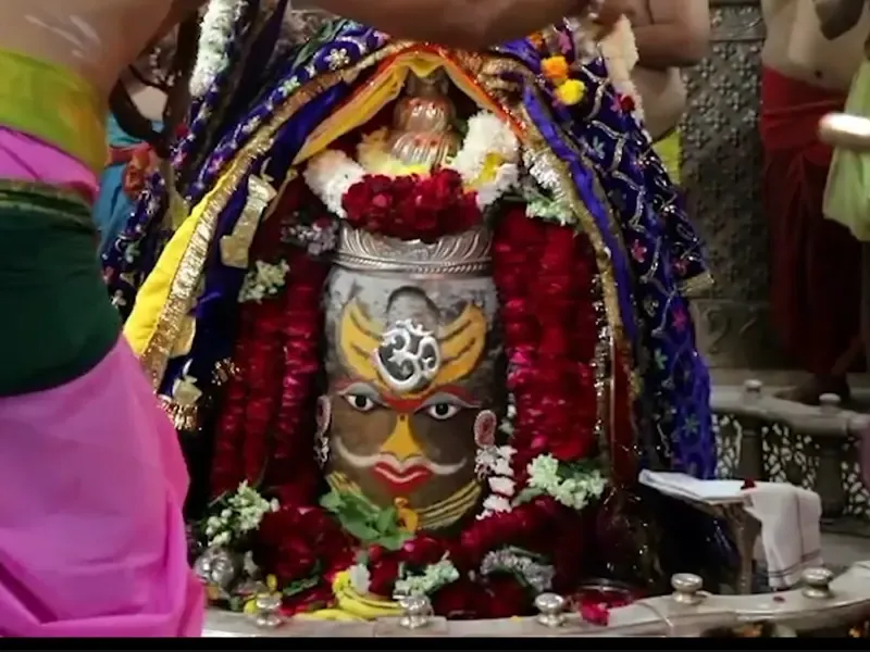 क्या भस्म आरती के बाद मस्तक पर ॐ लगाकर बाबा महाकाल ने भक्तों को दर्शन दिए और शांति का संदेश दिया?