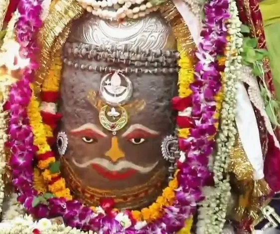 उज्जैन में भस्म आरती का भव्य आयोजन, बाबा महाकाल का अद्भुत शृंगार