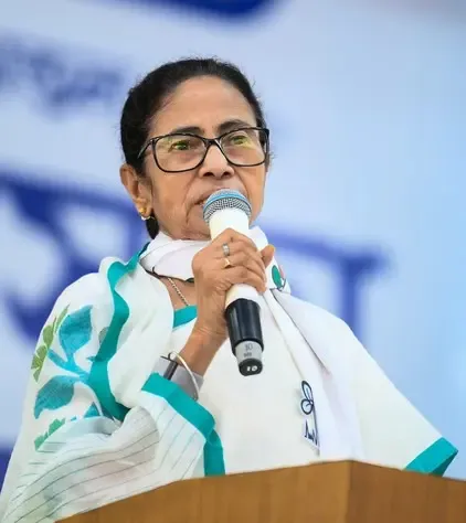 भवानीपुर चुनाव: ममता बनर्जी और सुवेंदु अधिकारी के बीच तीव्र राजनीतिक संघर्ष