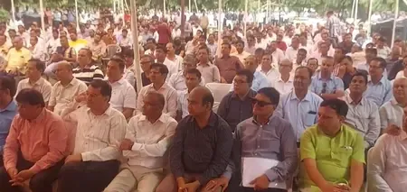 भीलवाड़ा में हैंडलिंग चार्ज पर विरोध-प्रदर्शन, कपड़ा व्यापारियों ने रोका कारोबार