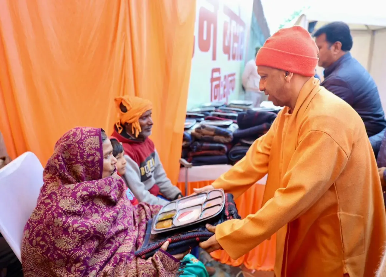 क्या भीषण शीतलहर में कोई फुटपाथ पर नहीं सोएगा? : सीएम योगी