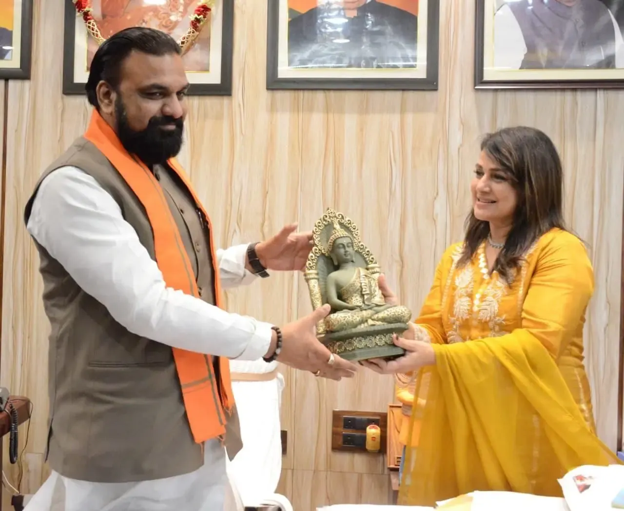 क्या सम्राट चौधरी से मुलाकात के बाद भोजपुरी अभिनेत्री पाखी हेगड़े राजनीति में एंट्री करेंगी?