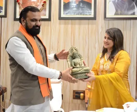 सम्राट चौधरी से मुलाकात के बाद भोजपुरी अभिनेत्री पाखी हेगड़े की राजनीति में एंट्री की अटकलें तेज