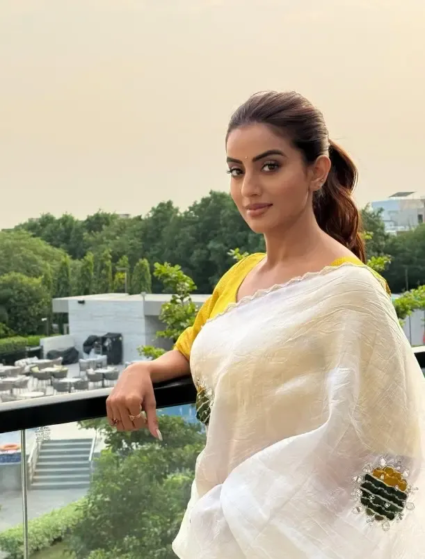 क्या भोजपुरी सिनेमा की स्टार अक्षरा सिंह का खूबसूरत साड़ी लुक फैंस का दिल जीत लेगा?