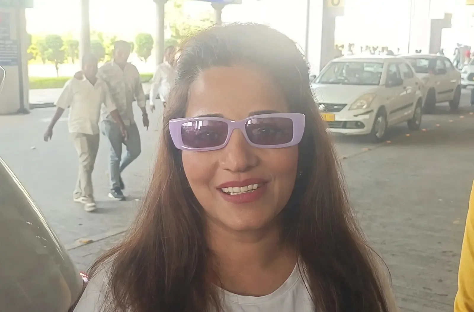 मोनालिसा ने तोड़ी चुप्पी: रवि किशन के 'भोजपुरी इंडस्ट्री बर्बाद' बयान पर दी प्रतिक्रिया