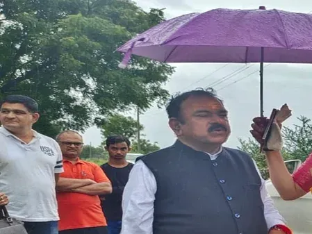 भोंदू बाबा अशोक खरात न्यायिक हिरासत में, नासिक रोड जेल भेजे जाएंगे; ₹23.87 करोड़ की मनी लॉन्ड्रिंग का आरोप