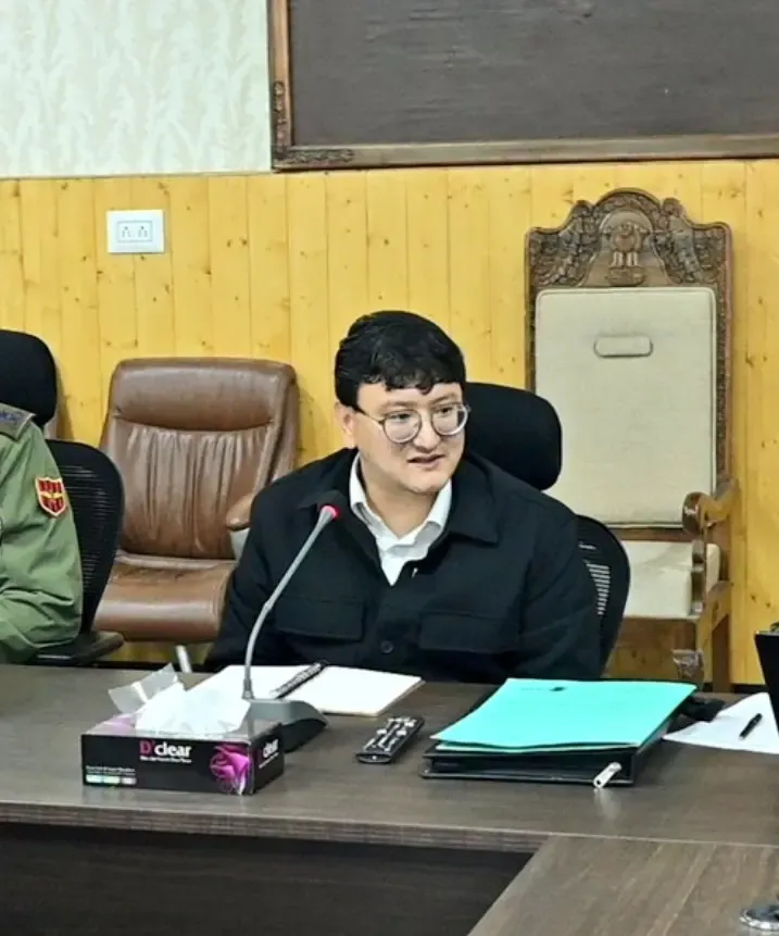 क्या भूस्खलन के कारण बारामूला में खनन गतिविधियों पर रोक लगाई गई है?