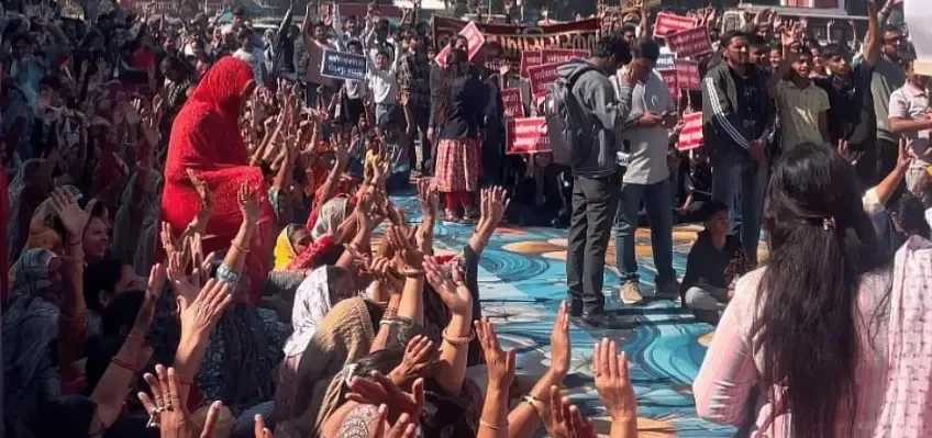 Hazardous Waste Containers from Bhopal Gas Tragedy Remain Stationary in Pithampur for Over a Day; Bandh Scheduled Today