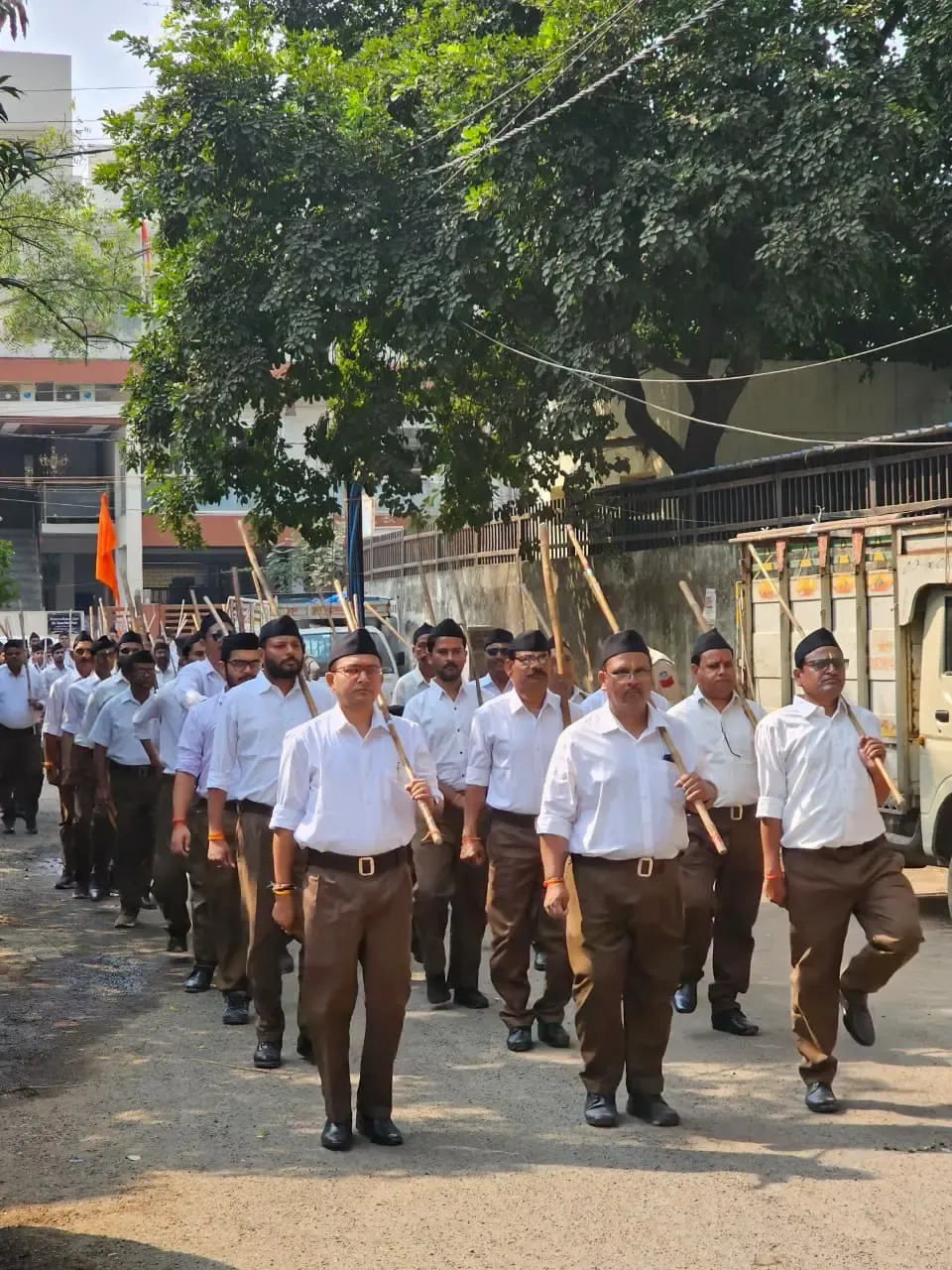 विजयादशमी पर भोपाल में RSS का पथ संचलन, 50 स्थानों पर हजारों स्वयंसेवक शामिल