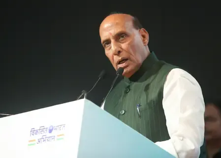 भुज में जवानों के साथ ‘बड़ाखाना’ में शामिल हुए रक्षा मंत्री राजनाथ सिंह, आतंकवाद पर किया प्रहार