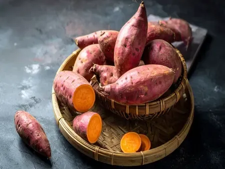 भुनी हुई शकरकंद और सर्दियों का यह कॉम्बिनेशन शरीर को देगा नई ऊर्जा, आंखों से लेकर पाचन के लिए औषधि