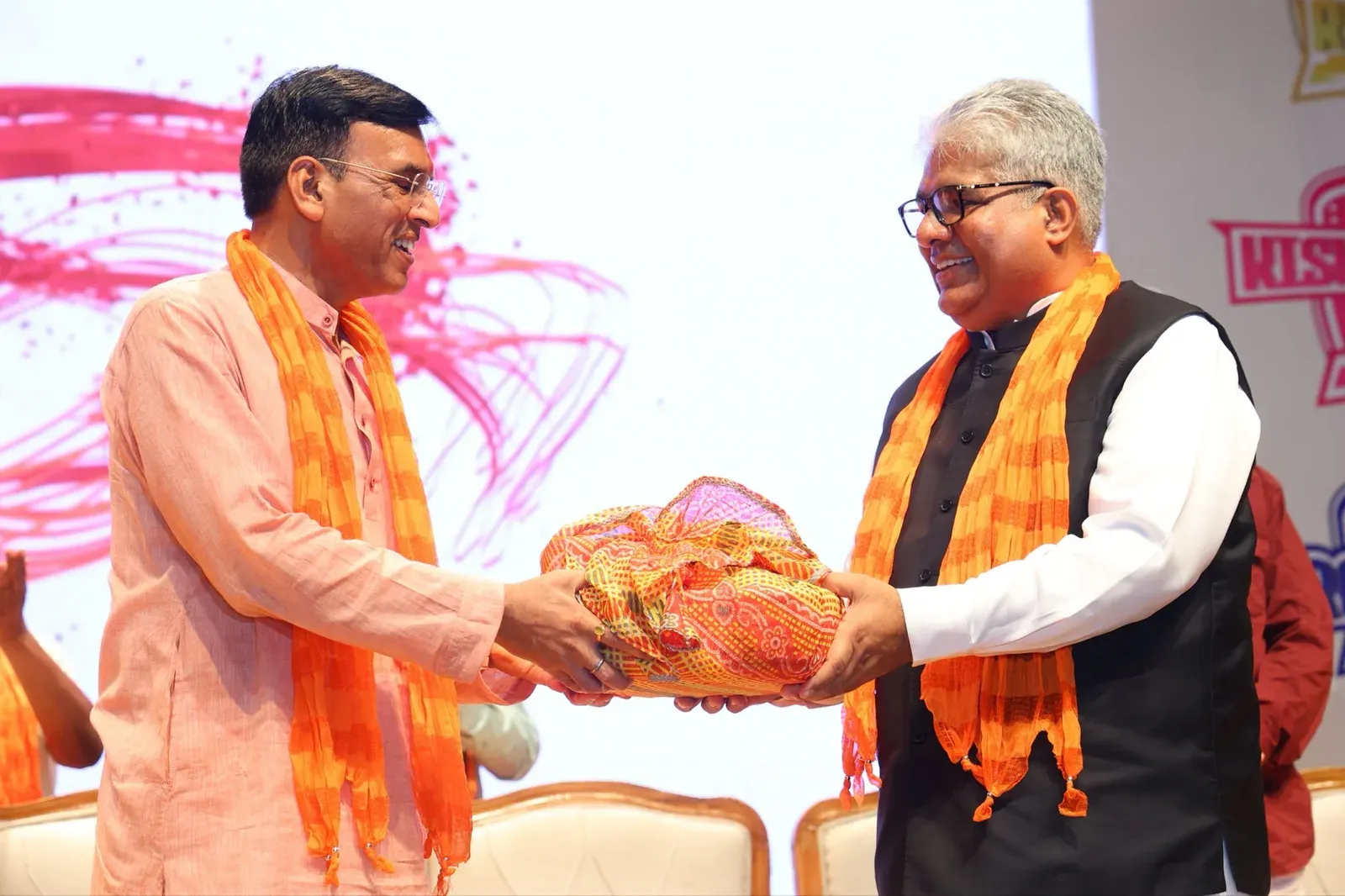 Bhupender Yadav Greets Mansukh Mandviya on Birthday