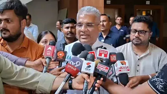 Bhupender Yadav Visits Vidya Samiksha Kendra in Gandhinagar