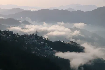 किन्नौर कैलाश यात्रा 2026 स्थगित: भूस्खलन और अस्थिर चट्टानों के खतरे के चलते जिला प्रशासन का बड़ा फैसला