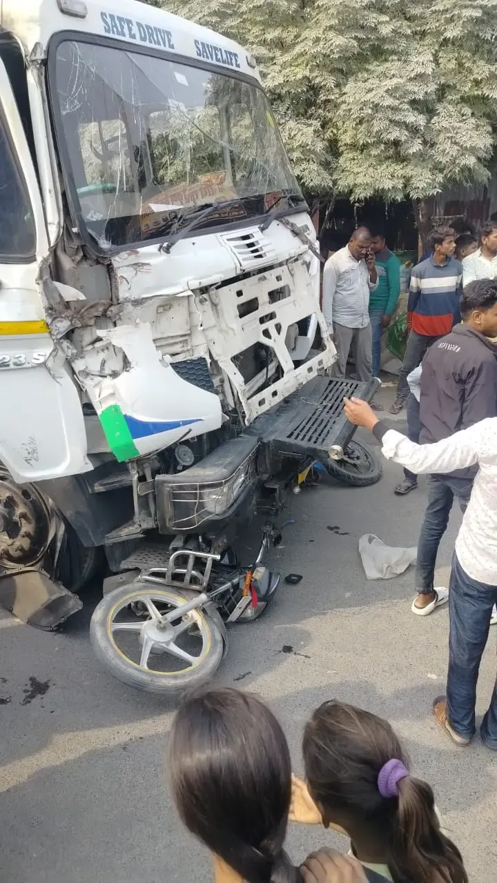 क्या बिहार में अनियंत्रित ट्रक ने ऑटो और बाइक को टक्कर मारी, जिससे पांच की मौत हुई?