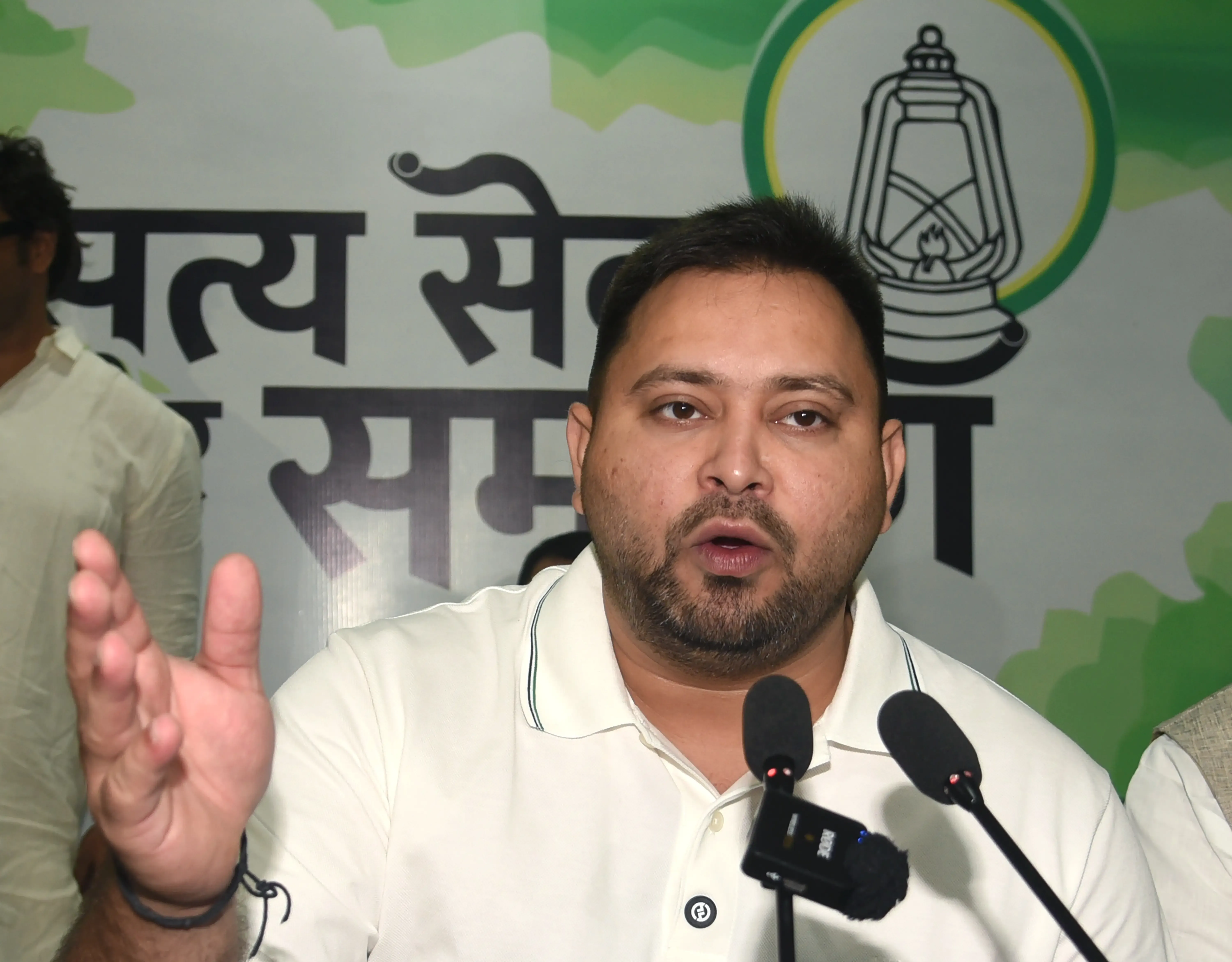 Will Bihar Assembly Elections 2025 See Tejashwi's Promise of Government Jobs for Families?