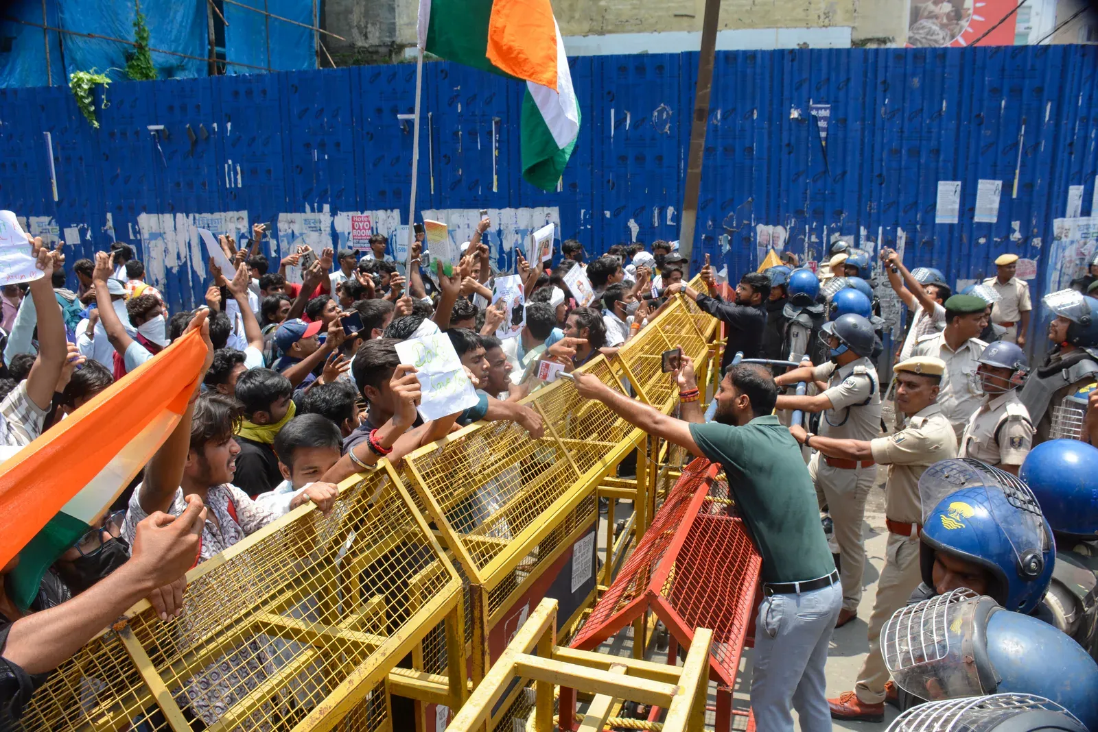 Bihar Bandh: Siwan clashes with police over NEET paper leak protest
