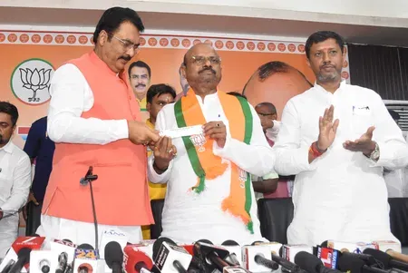 बिहार : भाजपा में शामिल हुए पूर्व सांसद अर्जुन राय समेत कई नेता, संजय सरावगी बोले-विपक्ष में भगदड़ के हालात