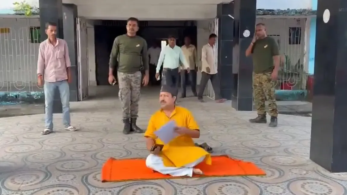 BJP MLA stages sit-in at West Champaran Collectorate over flood relief gaps