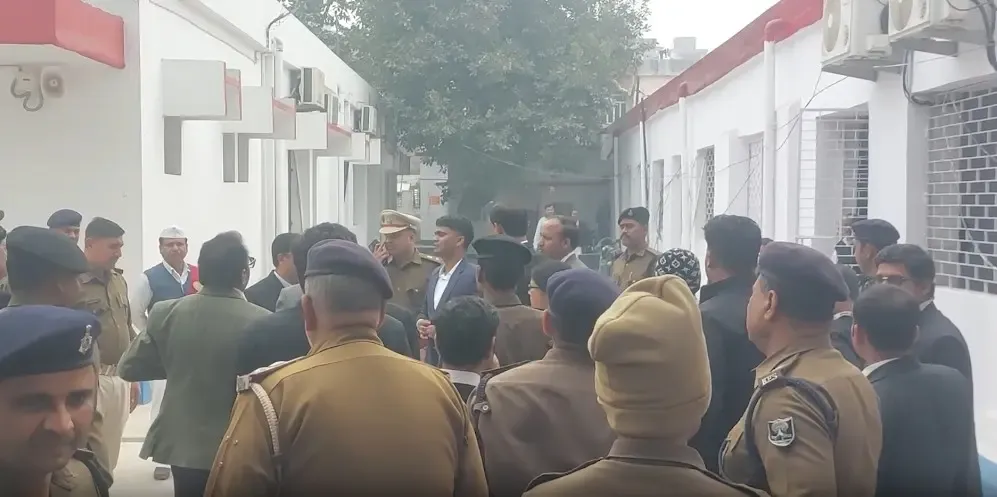 What Led to the Bomb Threat at Siwan Civil Court?