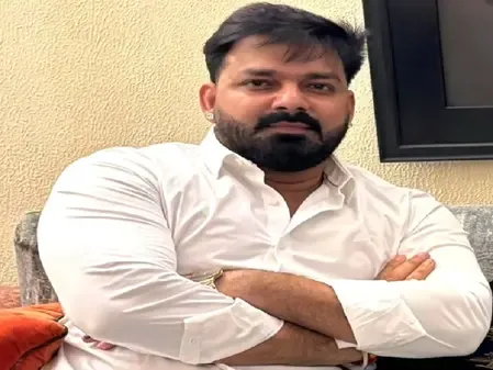 क्या भोजपुरी स्टार पवन सिंह ने अपने वोट से विकास का किया समर्थन?