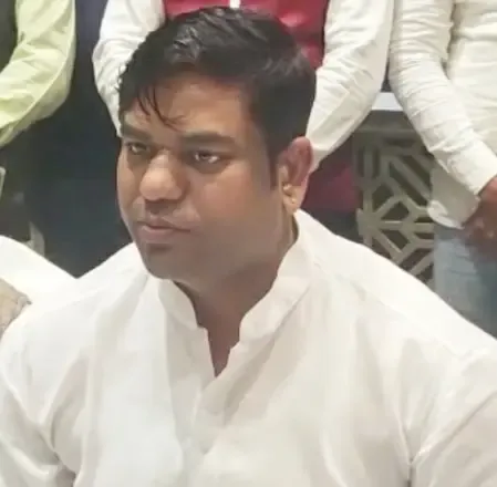 बिहार चुनाव: गौराबौराम सीट पर वीआईपी ने राजद से निष्कासित प्रत्याशी को दिया समर्थन  ‎