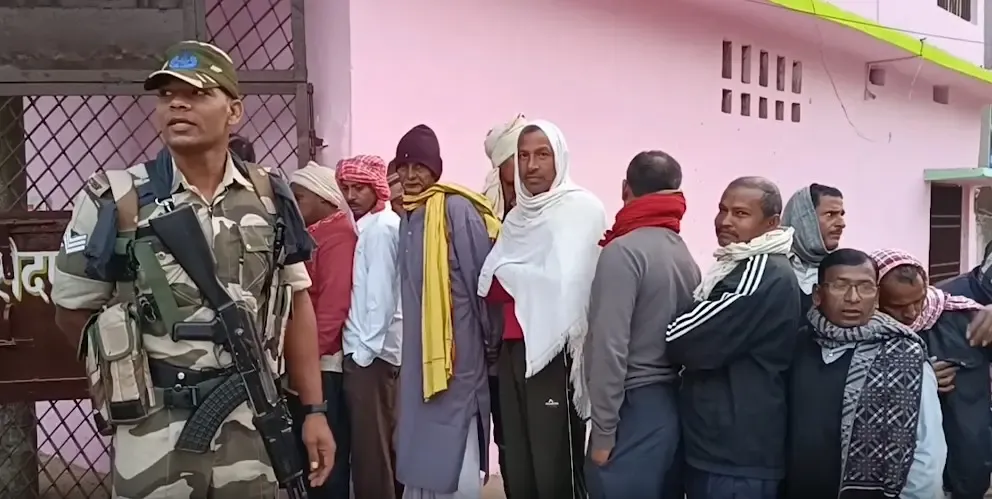 क्या बिहार चुनाव के दूसरे और अंतिम चरण में मतदान का उत्साह बढ़ रहा है?