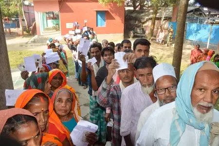 बिहार चुनाव: मतदाताओं में उत्साह, 11 बजे तक 31.38 फीसदी मतदान, किशनगंज सबसे आगे