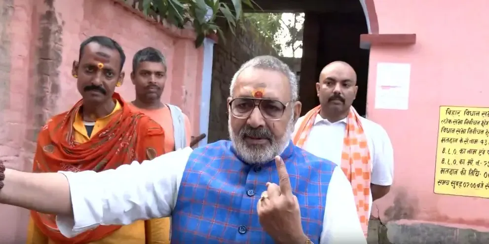 क्या बिहार चुनाव में गिरिराज सिंह और नितिन नबीन ने डाला वोट, एनडीए की 121 सीटें जीतने का दावा किया?