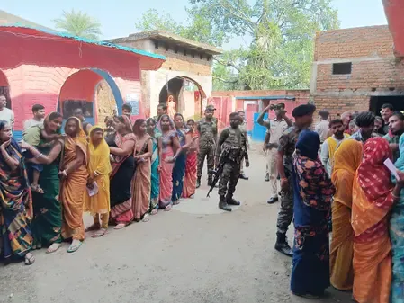 बिहार चुनाव: राजद ने कई मतदान केंद्रों पर गड़बड़ी के आरोप लगाए, चुनाव आयोग से कार्रवाई की मांग