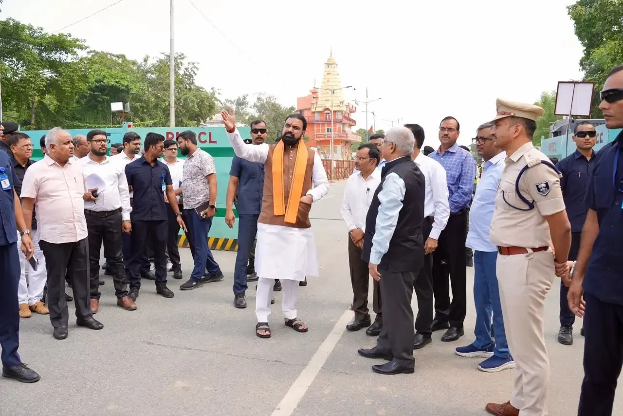 Patna Metro: Bihar CM Samrat Choudhary inspects Nehru Path site, orders 2 foot-overbridges by 2028