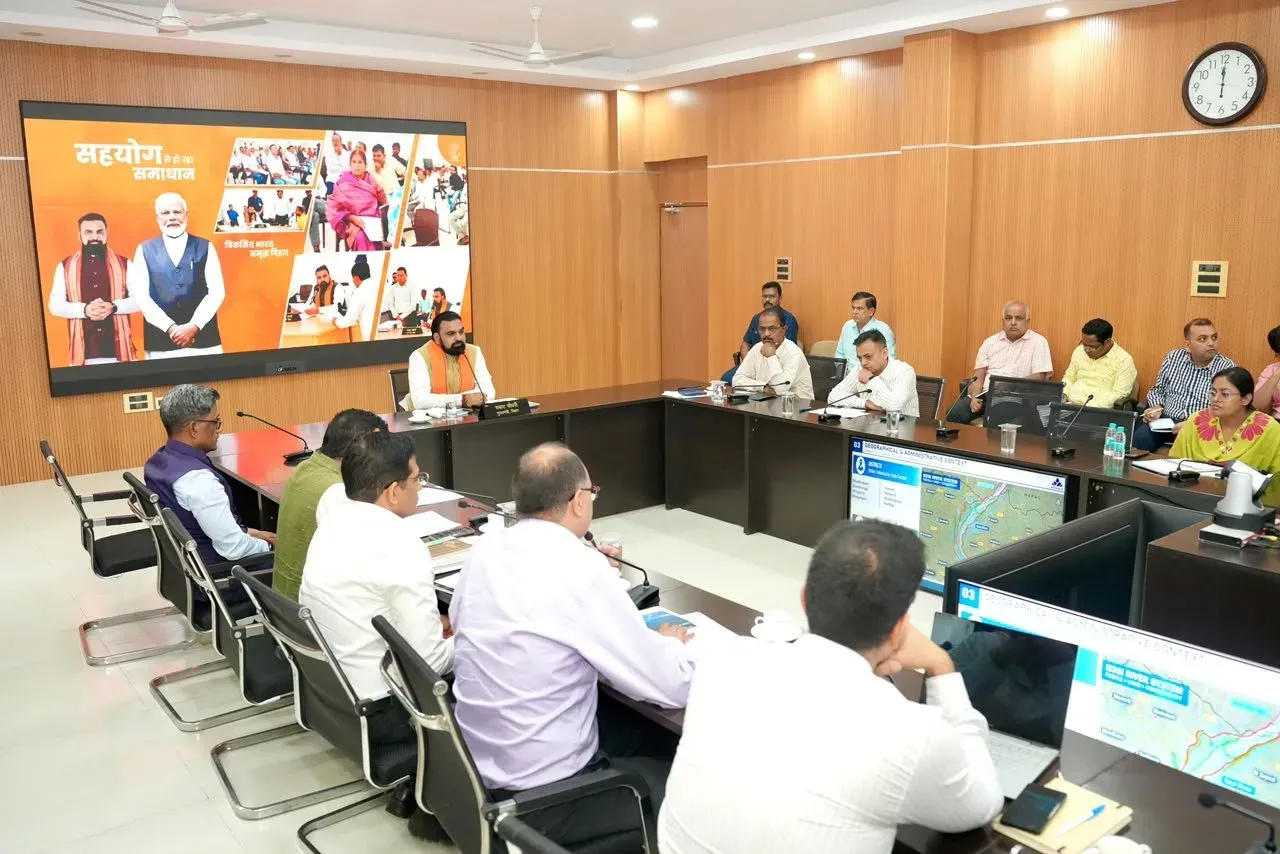 Bihar CM Nitish Directs Fast-Track Solar Feeders, Tubewells