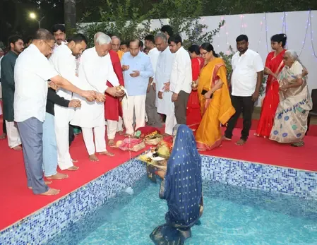 Did Bihar CM Nitish Kumar Perform 'Usha Arghya' to Conclude Chhath Puja?
