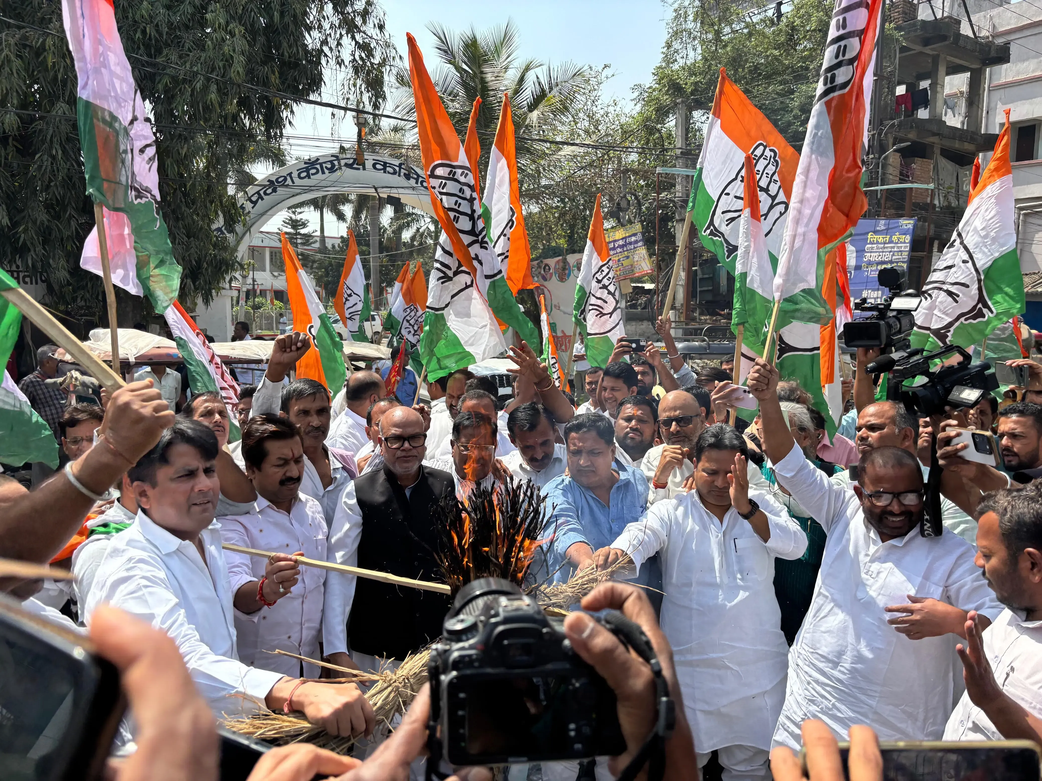 बिहार कांग्रेस ने एनडीए सरकार के खिलाफ प्रदर्शन किया, लोकतंत्र पर गंभीर आरोप