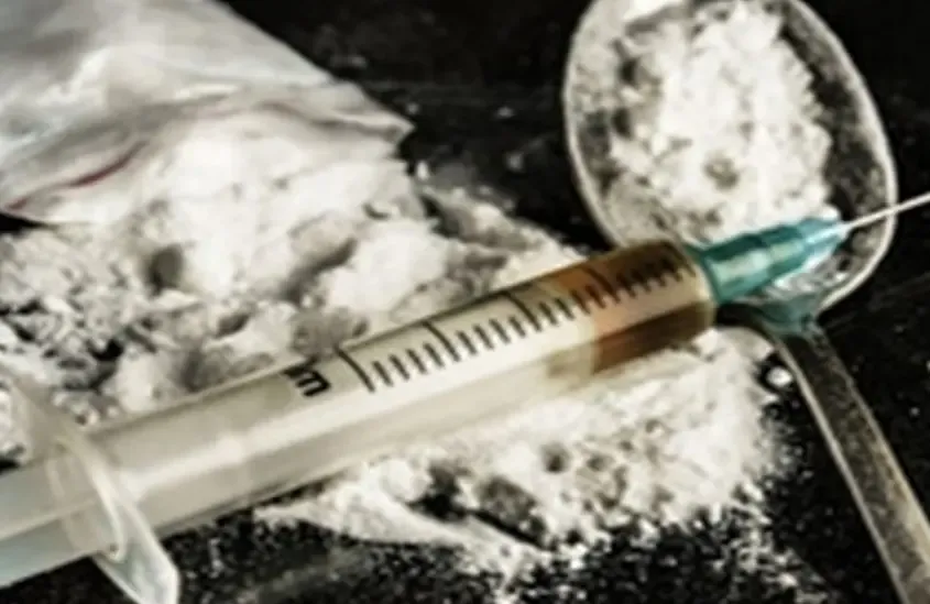 Violent Clash Erupts During Drug Raid in Patna