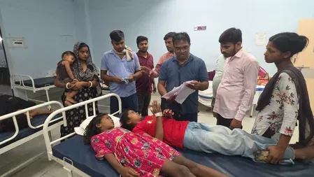 गोपालगंज में फूड पॉइज़निंग: 'फेंसा' खाने के बाद 10 बच्चों समेत 12 बीमार, सदर अस्पताल में इलाज जारी