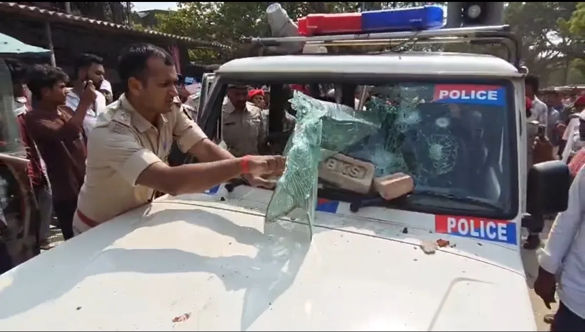 गोपालगंज में महिला की लोहे के रॉड से हत्या, ग्रामीणों ने पुलिस पर पथराव कर वाहन तोड़े