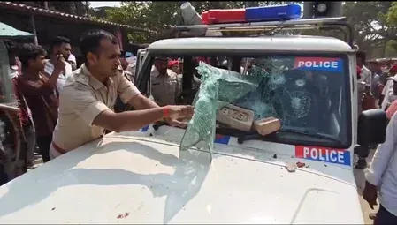 गोपालगंज में महिला की लोहे के रॉड से हत्या, ग्रामीणों ने पुलिस पर पथराव कर वाहन तोड़े