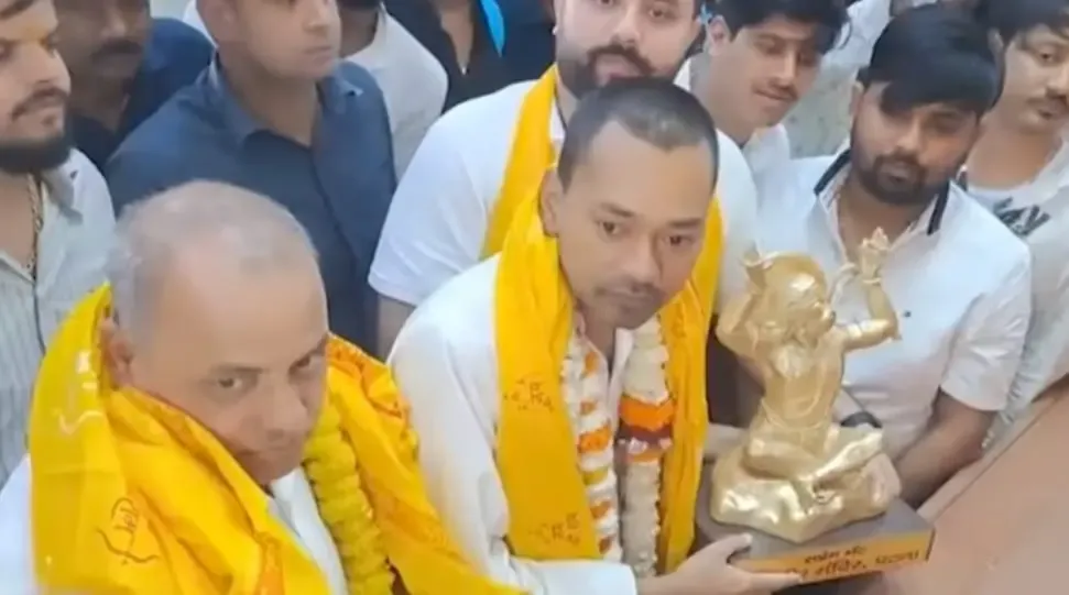 बिहार के निशांत ने जदयू की सदस्यता ली, महावीर मंदिर में मांगी दुआ